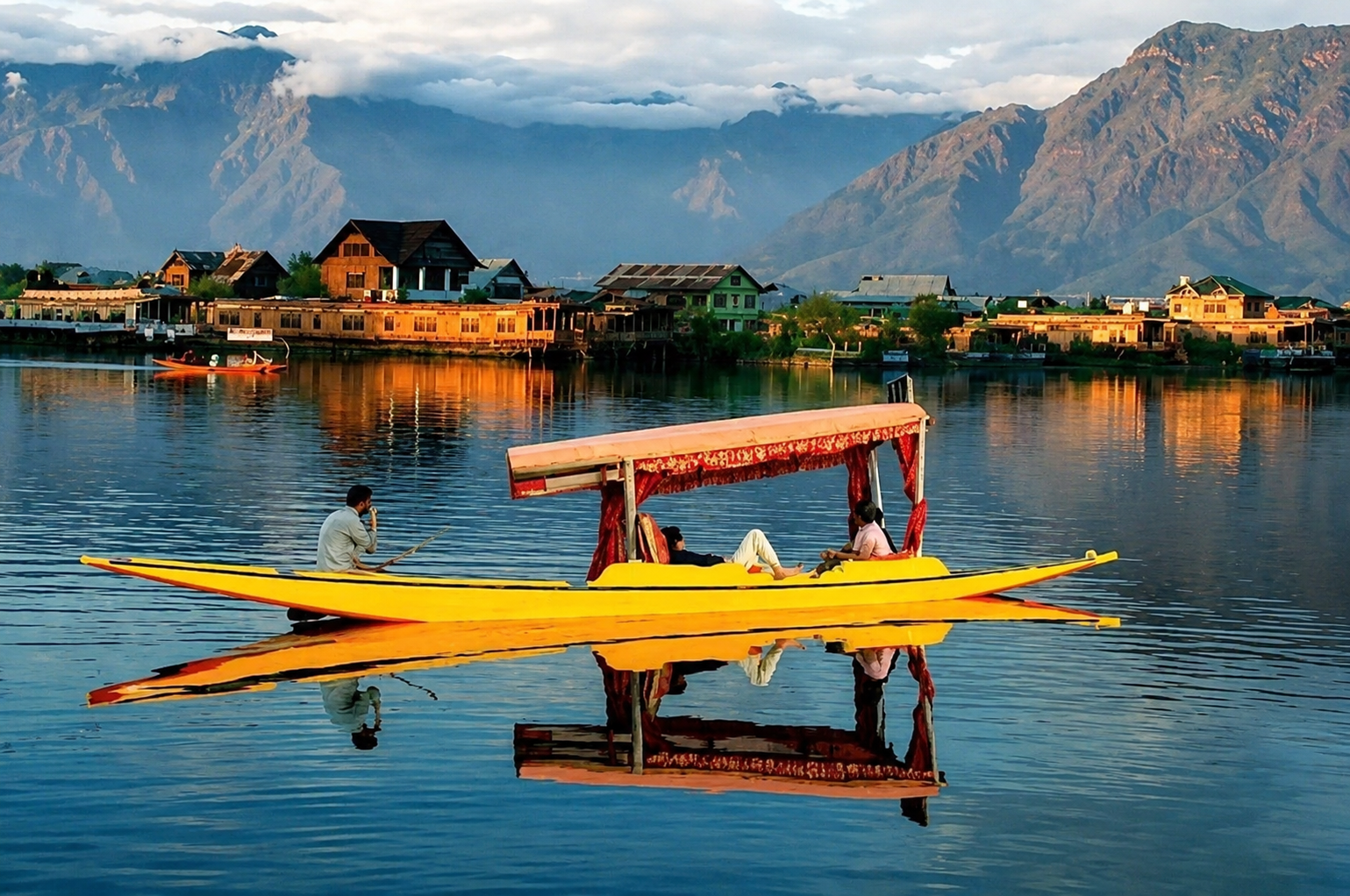 Kashmir Houseboat Tour Package